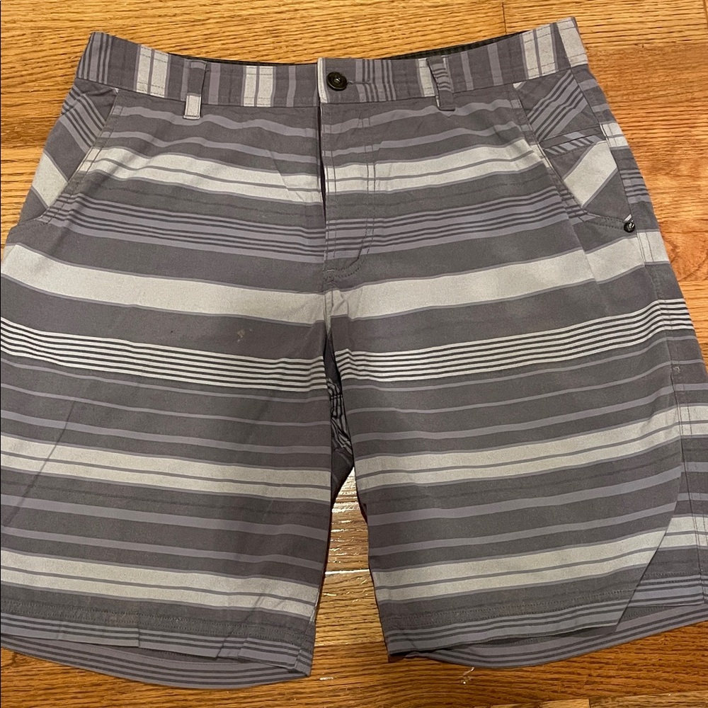 Lulu lemon men’s Gray Striped Shorts